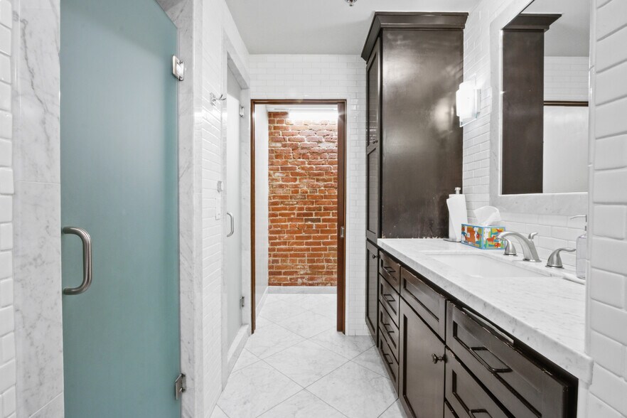 More Photos Of 201-207 E Broadway, Long Beach Office For Sale