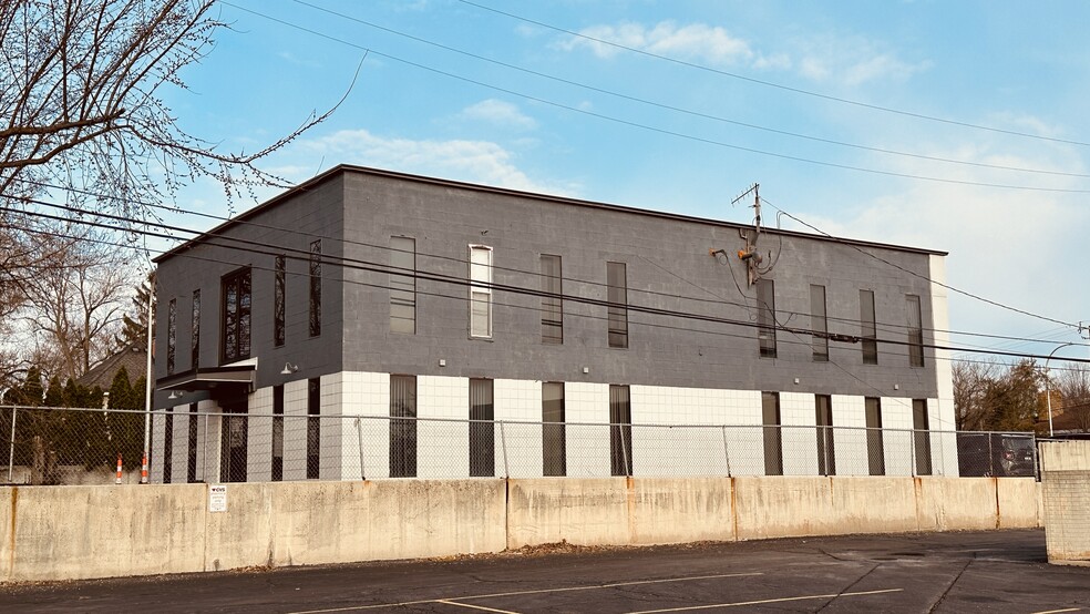 More Photos Of 33505 State St, Farmington Hills Office For Sale