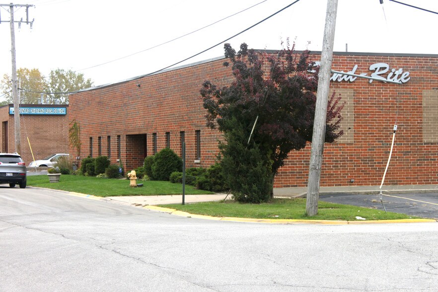 More Photos Of 3078-3080 W Soffel Ave, Melrose Park Distribution For Lease