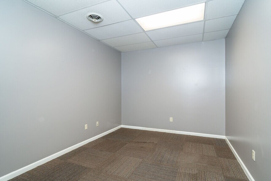 More Photos Of 1600 N Coalter St, Staunton Office For Lease