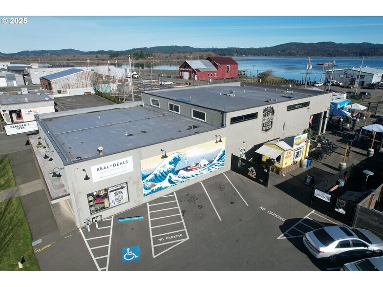 More Photos Of 790 N Bayshore Dr, Coos Bay Freestanding For Sale