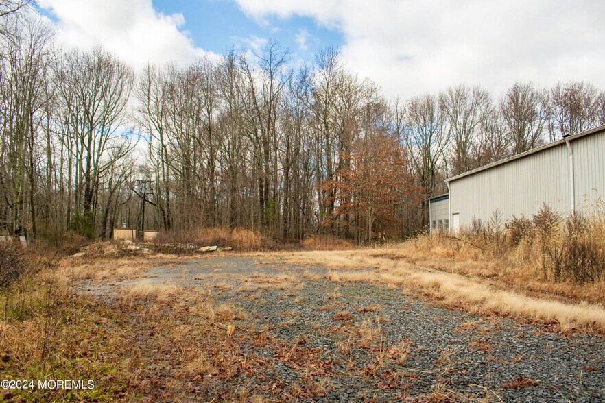 More Photos Of 15 Oscar Dr, Roosevelt Manufacturing For Sale