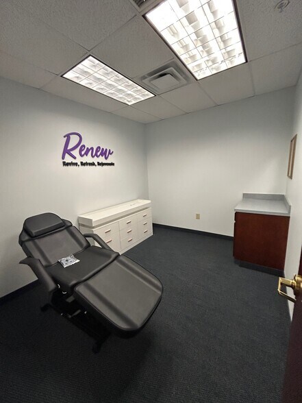 More Photos Of 450 Alkyre Run Dr, Westerville Medical For Sale