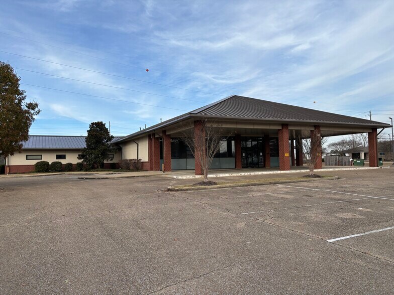 Primary Photo Of 670 Crossover Rd, Tupelo Medical For Lease