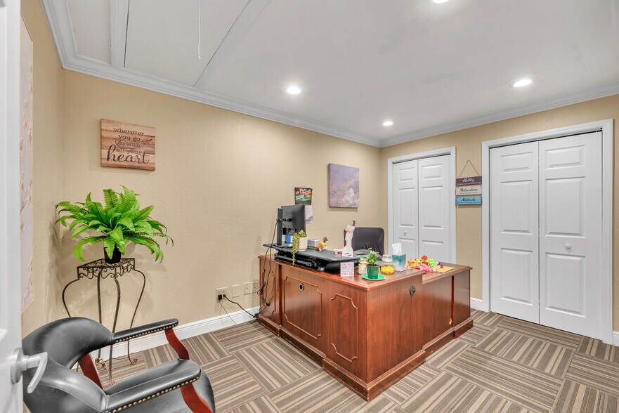 More Photos Of 308 Elizabeth St, Brandon Office For Lease