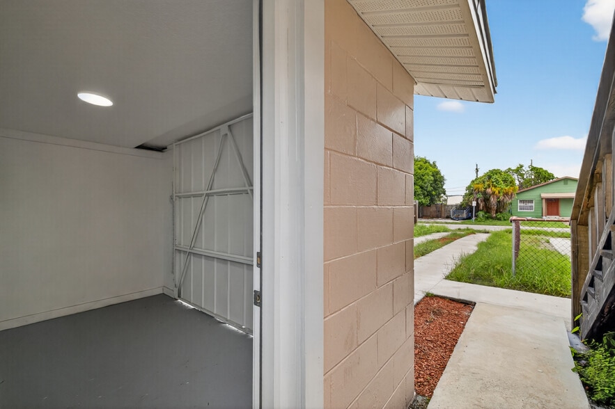 More Photos Of 2710 53rd Ave N, Saint Petersburg Multifamily For Sale