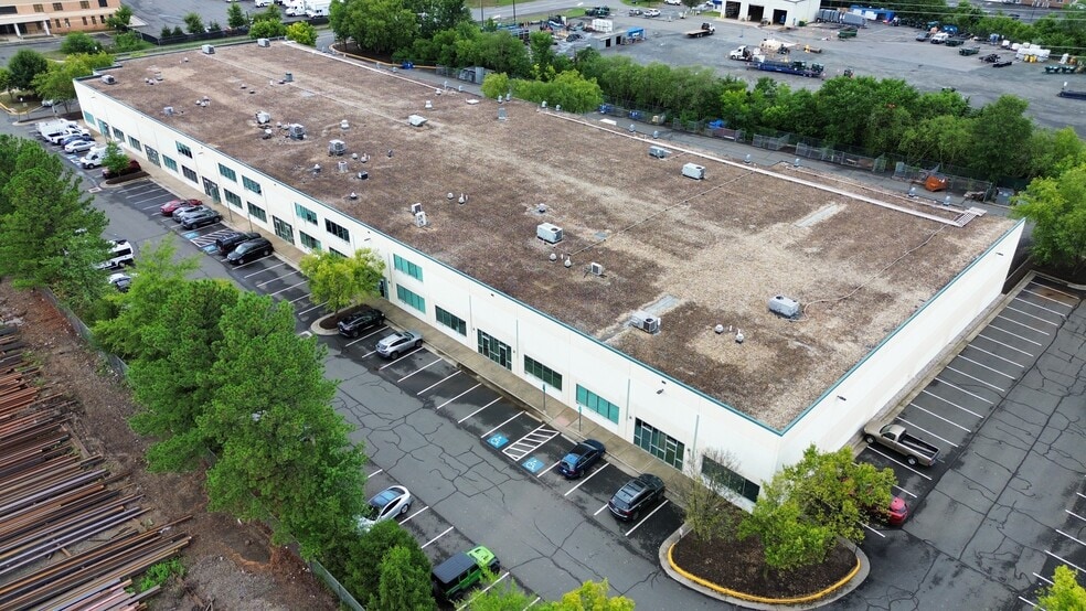 More Photos Of 12155-12215 Livingston Rd, Manassas Warehouse For Lease