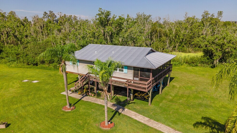 Primary Photo Of 6001 Bird Island Dr, Lady Lake Lodge Meeting Hall For Sale