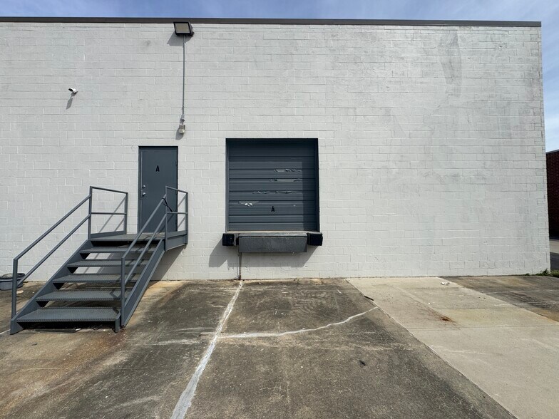 More Photos Of 3716 Alliance Dr, Greensboro Warehouse For Lease