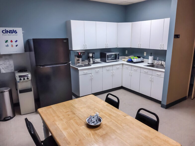 More Photos Of 7 Lake Station Rd, Warwick Manufacturing For Lease