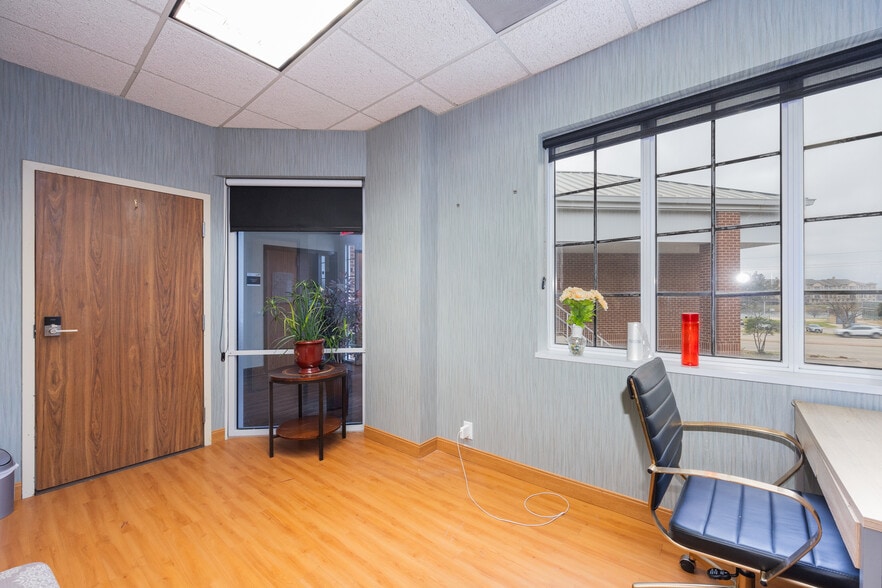 More Photos Of 1735 Keller Springs Rd, Carrollton Medical For Lease