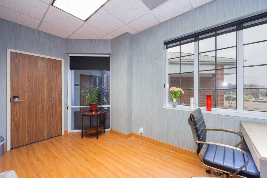 More Photos Of 1735 Keller Springs Rd, Carrollton Office For Sale