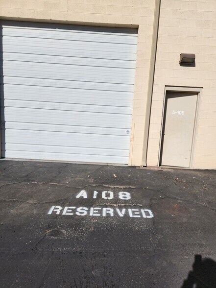More Photos Of 2150 Kiowa Blvd N, Lake Havasu City Showroom For Lease