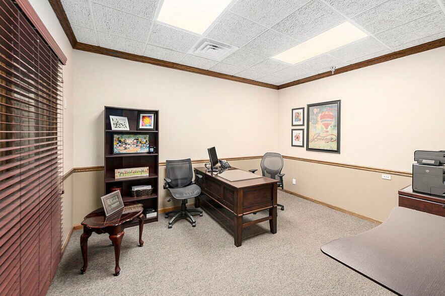 More Photos Of 115-125 E Park St, Olathe Office For Sale