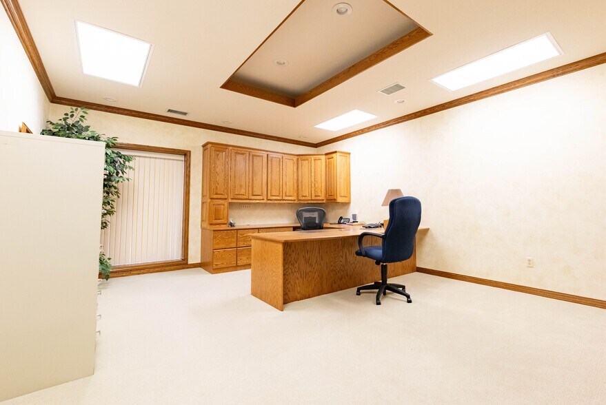 More Photos Of 4132 Elida Rd, Lima Medical For Sale