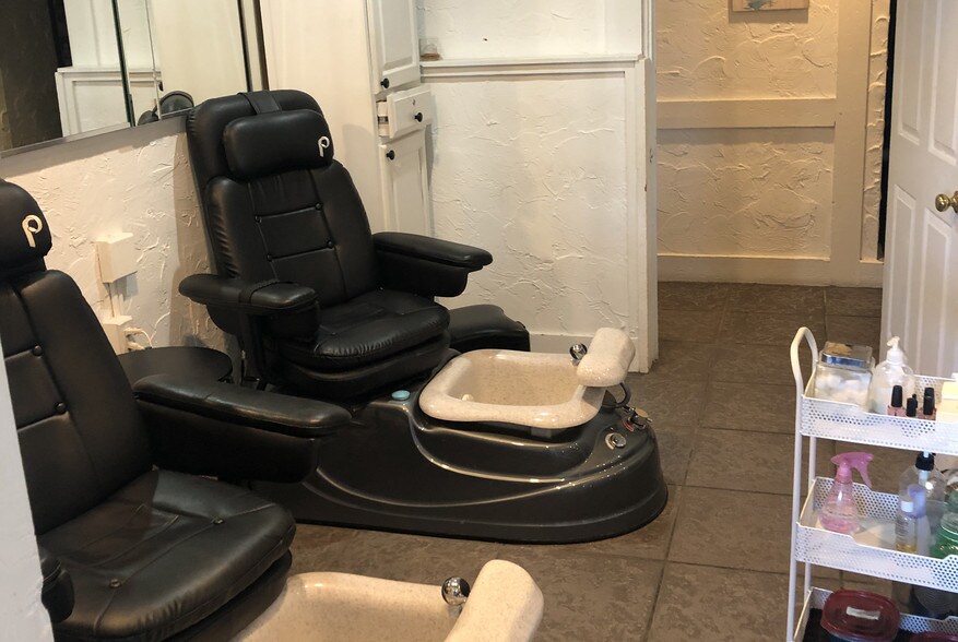 More Photos Of 7155 W Pleasant Valley Rd, Cleveland Freestanding For Lease