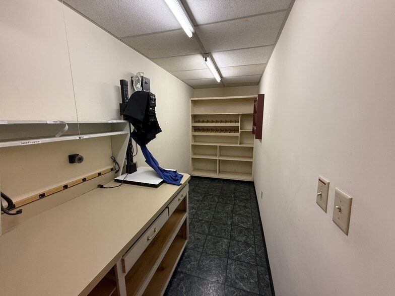 More Photos Of 403 Chatham Sq, Fredericksburg Office For Sale