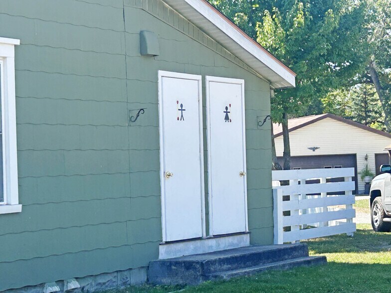 More Photos Of 100 State St, Grayling Specialty For Sale