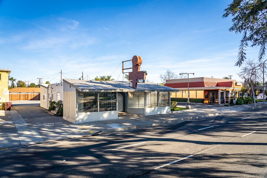 Primary Photo Of 1139 W 17th St, Santa Ana Freestanding For Lease