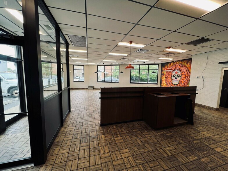 More Photos Of 5215 N Milwaukee Ave, Chicago General Retail For Sale