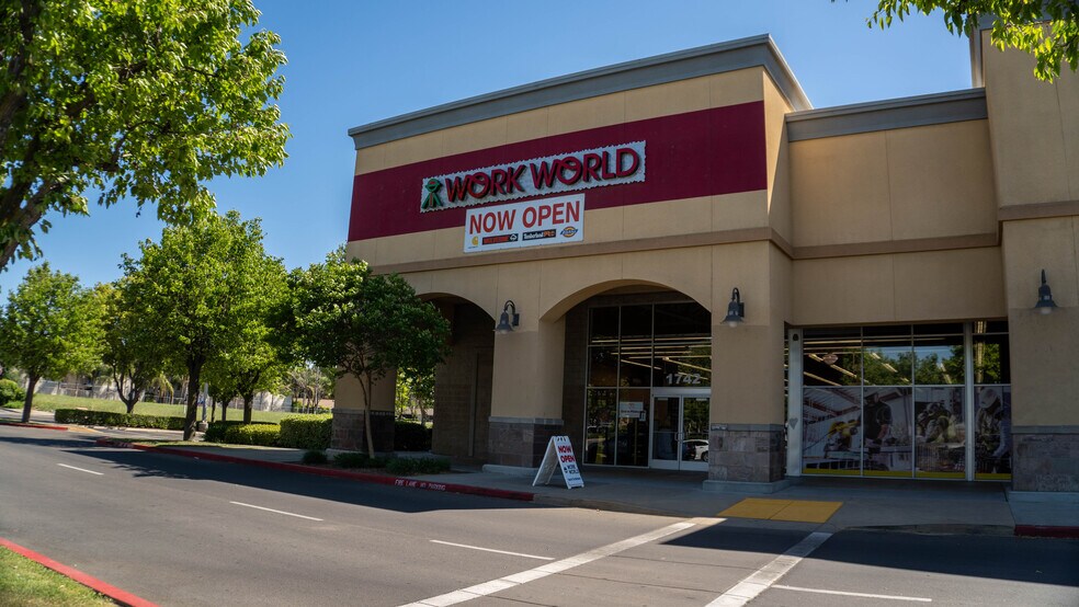 More Photos Of 1742-1746 W Olive Ave, Merced Storefront For Sale