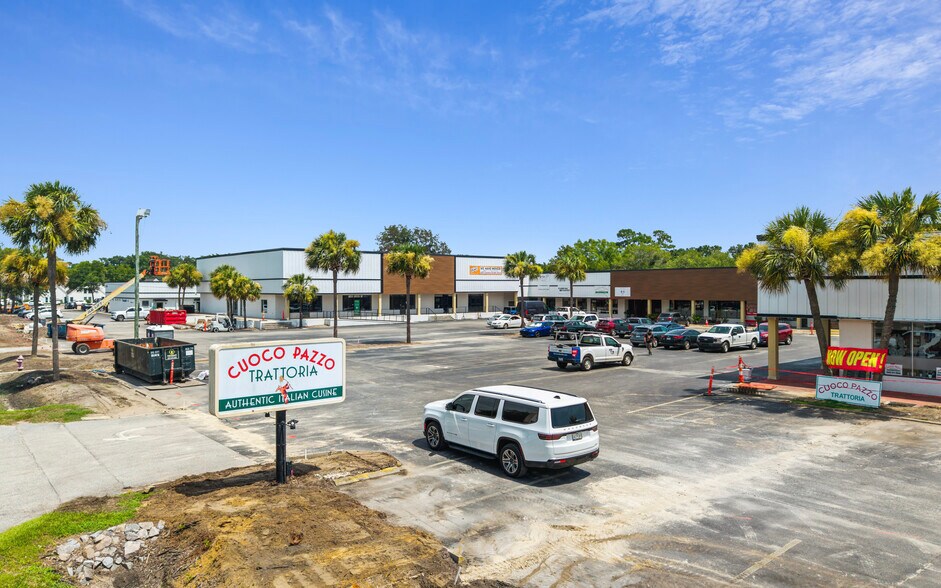 More Photos Of 1035 Johnnie Dodds Blvd, Mt Pleasant Unknown For Lease