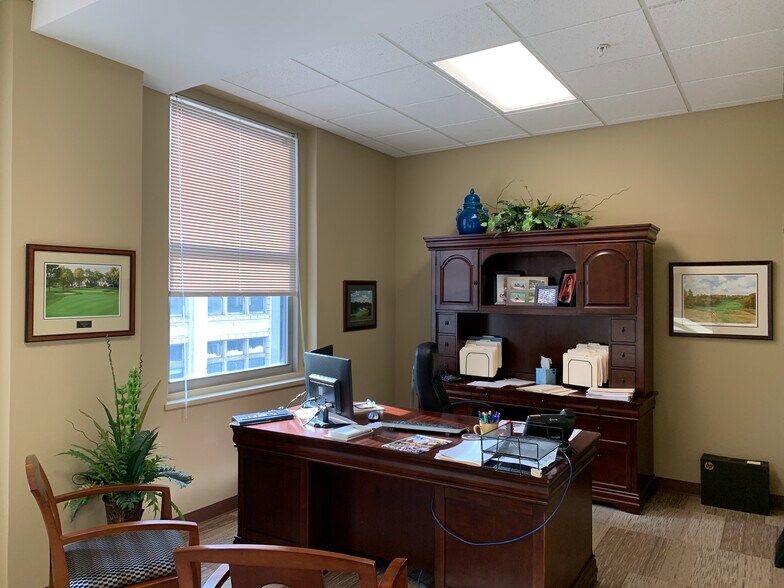 More Photos Of 105 W 4th St, Cincinnati Apartments For Lease