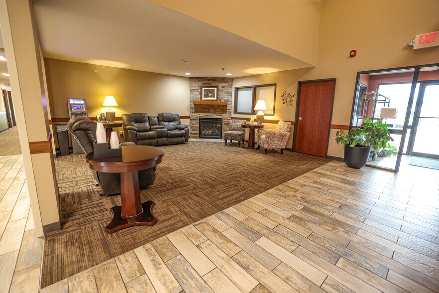 More Photos Of 625 W Washington St, Pittsfield Hotel For Sale