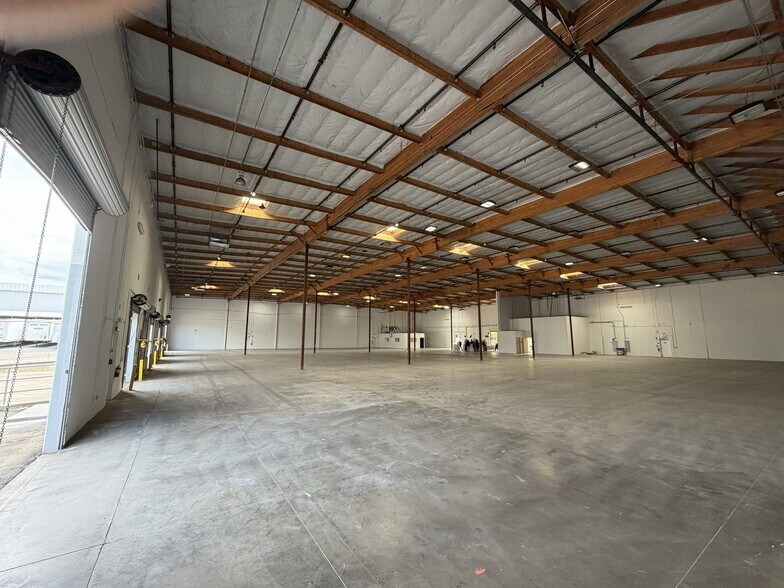 More Photos Of 1501 Aviation Blvd, Lincoln Warehouse For Lease