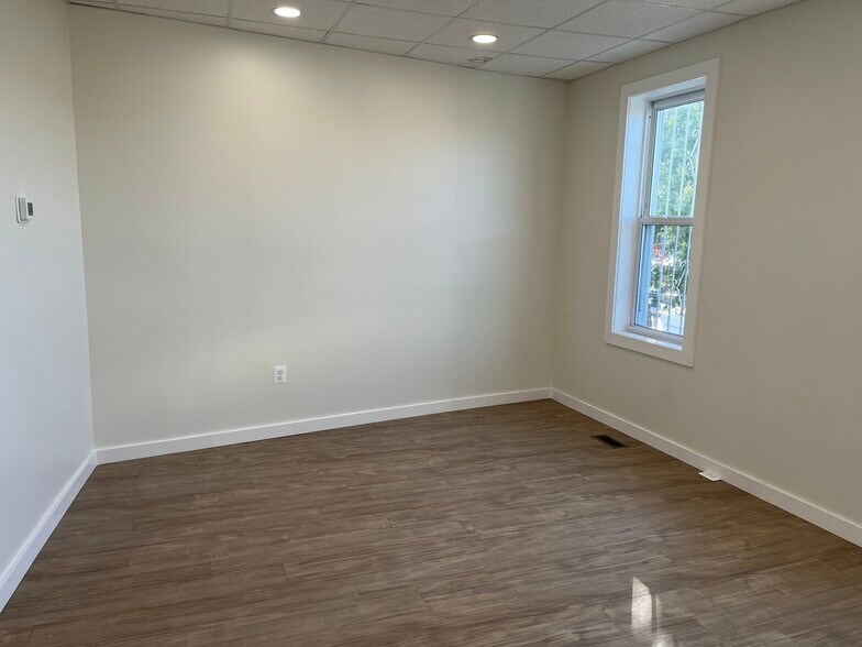 More Photos Of 5 Barney Cir SE, Washington Medical For Lease