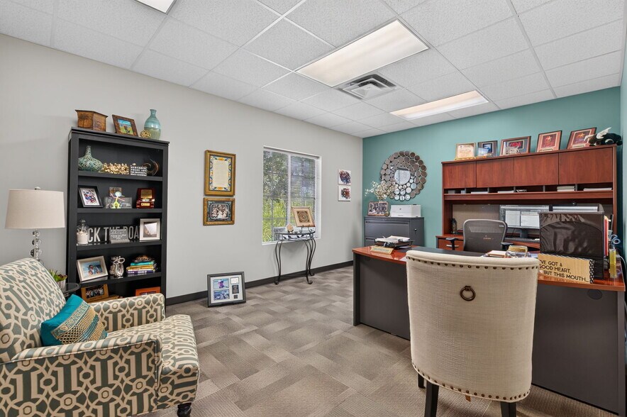 More Photos Of 1567 W Diane St, Ozark Office For Sale