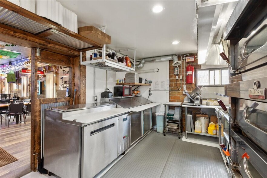 More Photos Of 1034 8th St, Onawa Bar For Sale