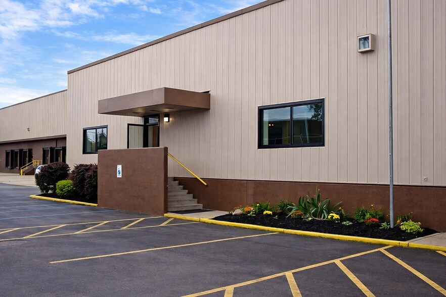 More Photos Of 905 Wheeler Way, Langhorne Warehouse For Lease