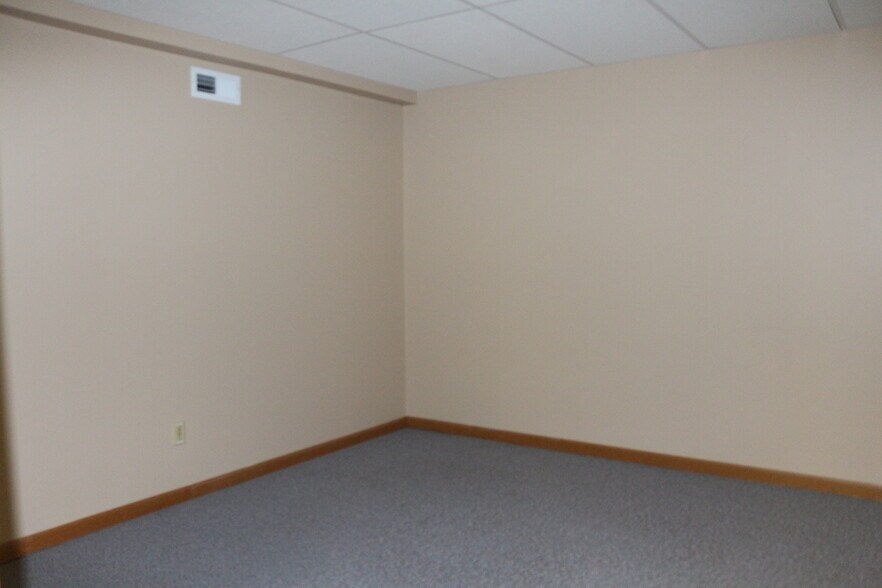 More Photos Of 450 S Durkin Dr, Springfield Office For Lease