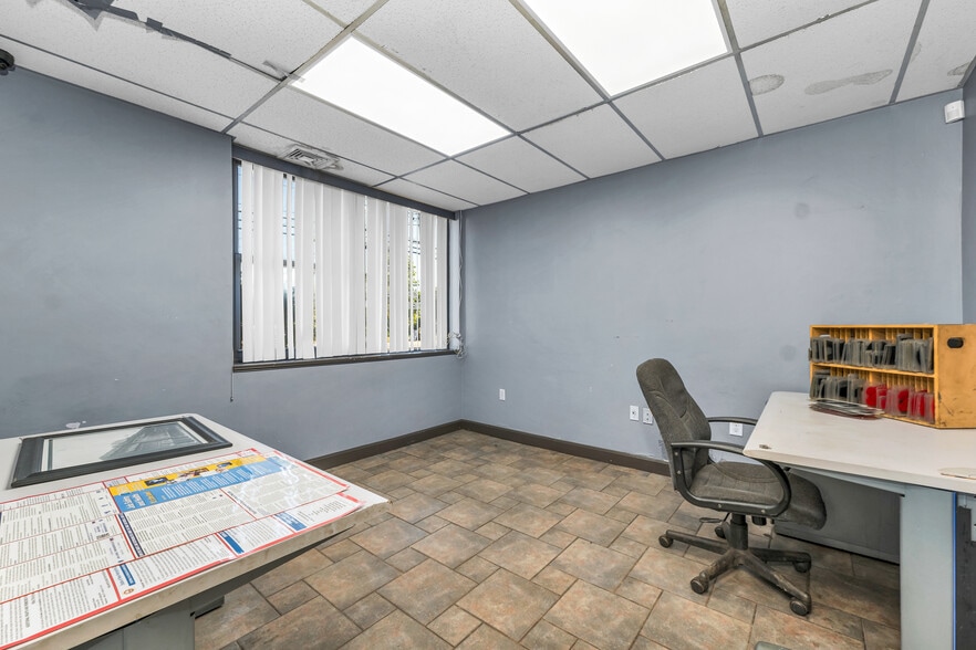 More Photos Of 386 Daniel Webster Hwy, Merrimack Auto Repair For Sale