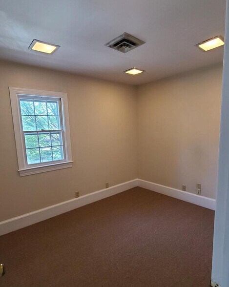 More Photos Of 109 Amherst St, Winchester Medical For Lease