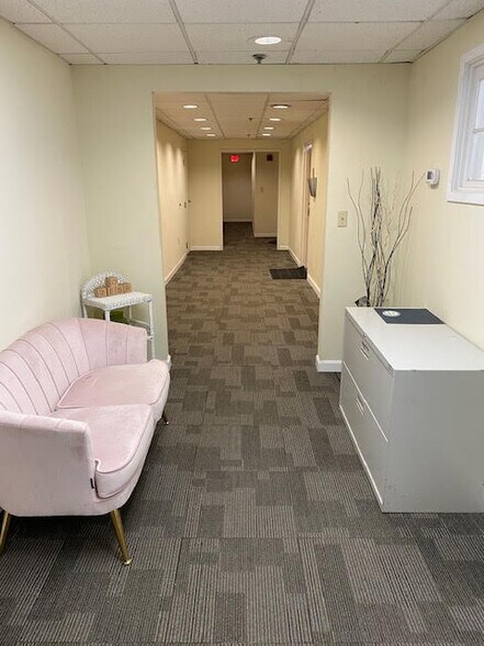 More Photos Of 288 Walnut St, Newton Office For Lease