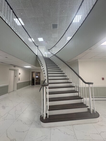 More Photos Of 1 Rossmoor Dr, Monroe Township Medical For Lease