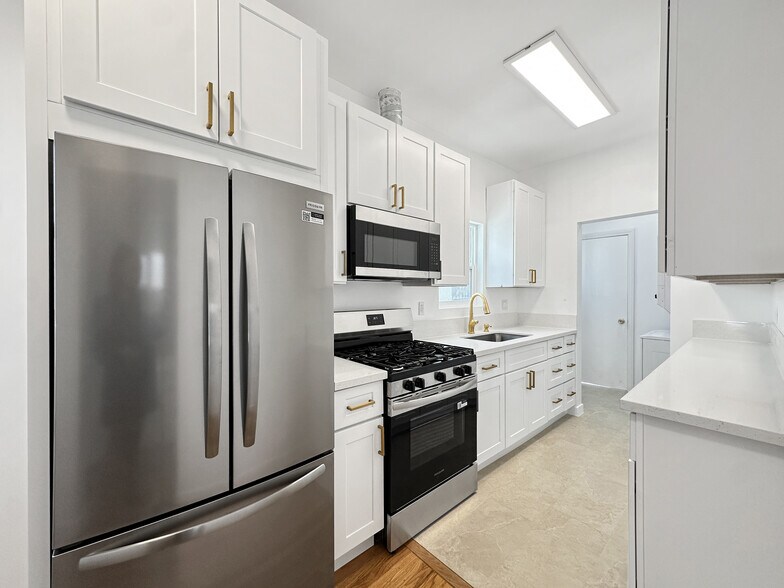 More Photos Of 5930 Willoughby Ave, Hollywood Apartments For Sale