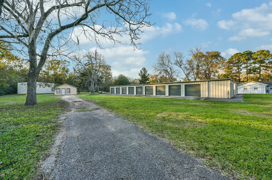 More Photos Of 1609 Lakeland Dr, Liberty Self Storage For Sale