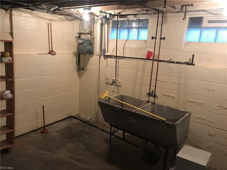 More Photos Of 2918 Plymouth Ave, Rocky River Office For Sale