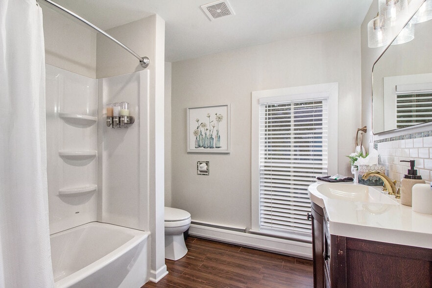 More Photos Of 155 N Main St, Village of Clarkston Hospitality For Sale