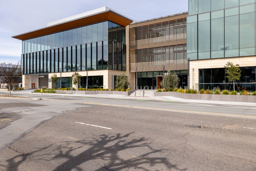 More Photos Of 1091 Industrial Rd, San Carlos Research And Development For Lease