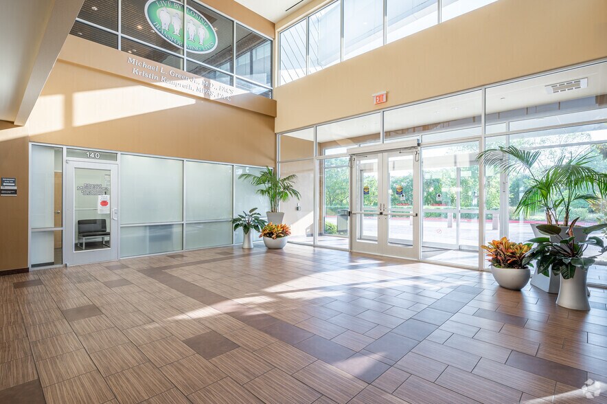 More Photos Of 900 Jerome St, Fort Worth Medical For Lease