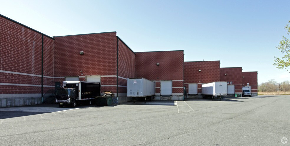 More Photos Of 901 Penhorn Ave, Secaucus Warehouse For Lease