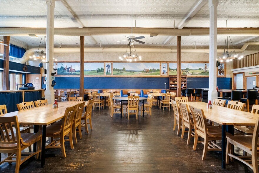 More Photos Of 100 N Texas St, De Leon Storefront Retail Office For Sale