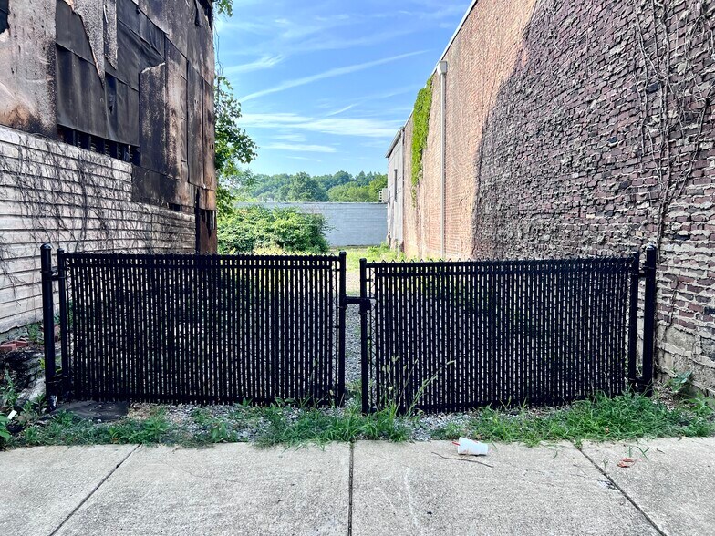 More Photos Of 1400 Nixon St, Pittsburgh Warehouse For Sale