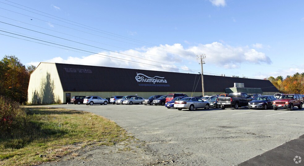 More Photos Of 10-180 Elm Plz, Waterville Storefront For Lease