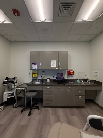 More Photos Of 885 Summit Crossing Pl, Gastonia Office For Sale