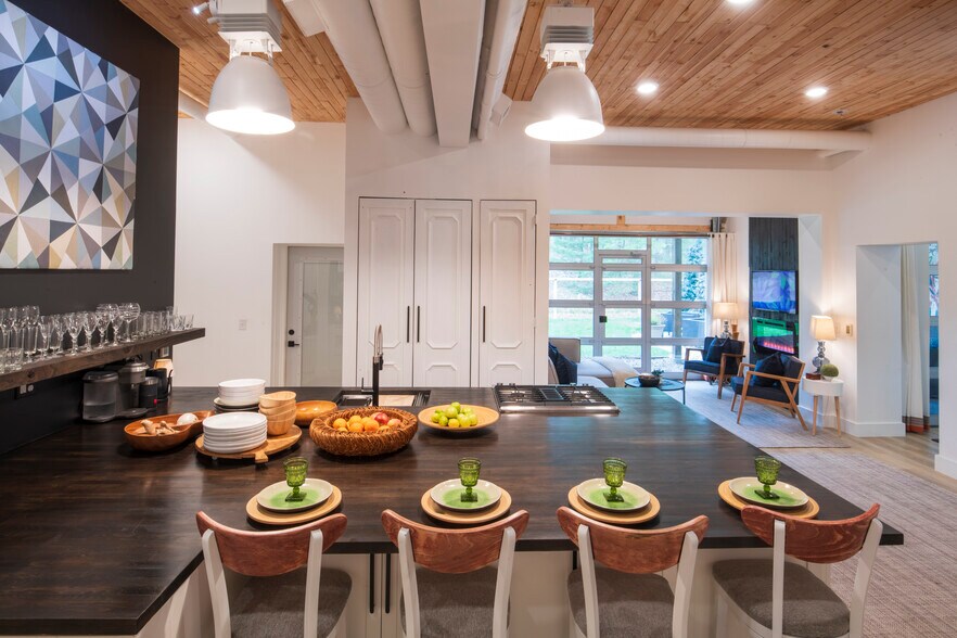 More Photos Of 13662 Red Arrow Hwy, Harbert Hotel For Sale